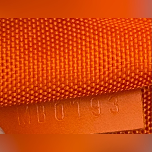 Louis vuitton Pegase 45 in Epi Orange with Raincoat Cover - Picture 16 of 16